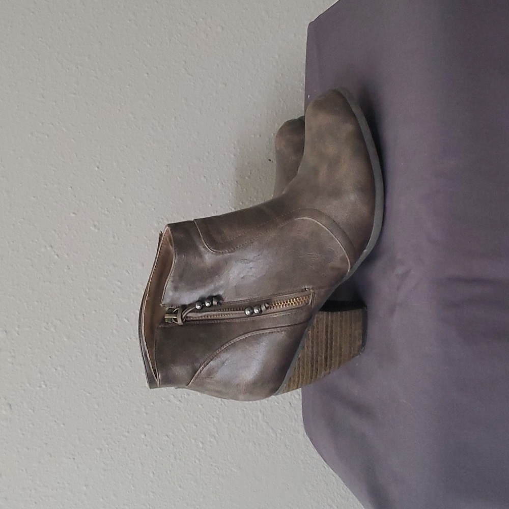 Shi Booties - Picture 3 of 5